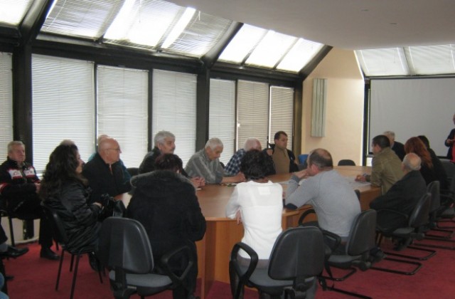 Методи Чимев разясни на жителите на жк.Дупница ремонтните работи по проект Зелена и достъпна градска среда