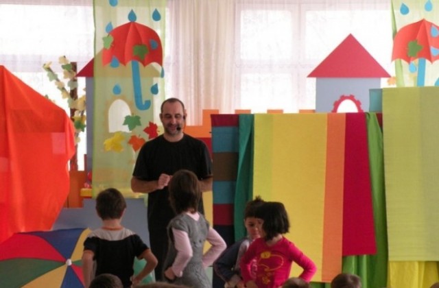 Есенен парад на сцената на Театър ВЕСЕЛ