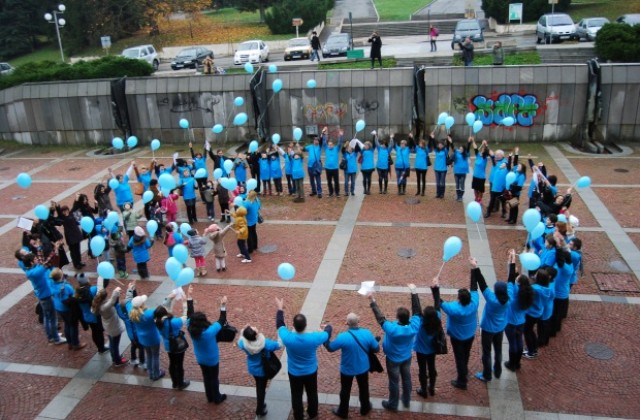 Стотина шуменци изписаха синия кръг на надеждата в подкрепа на страдащите от диабет