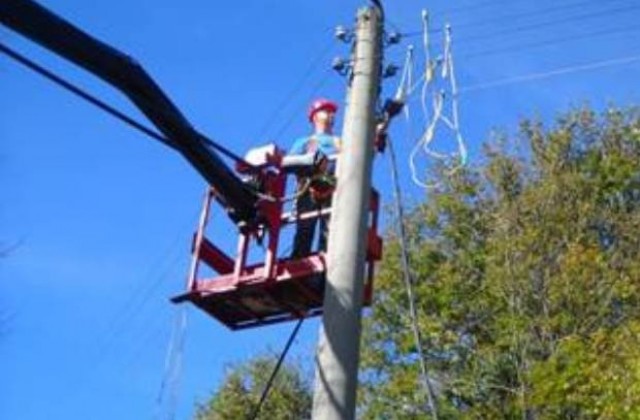 От ЕНЕРГО-ПРО подмениха 1720 метра проводници в тревненското село Кашенци