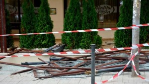 Нов екшън след ареста на Марешки багер събори част от