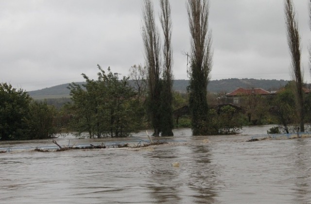 Пазарджик търси спешни мерки за ерозирал бряг на Марица