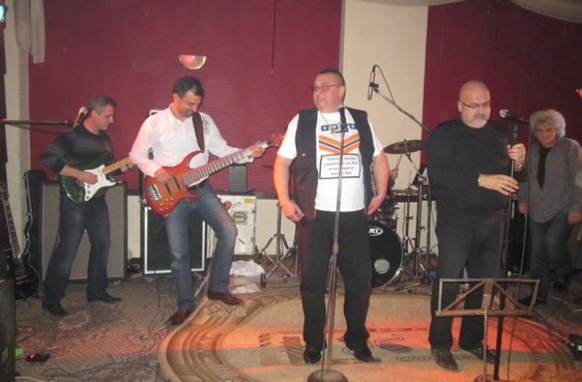 Зам.председател на Парламента събра рокаджии в Мездра