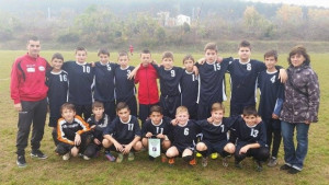 СОУ Вичо Грънчаров общински първенец по футбол в ученическите игри