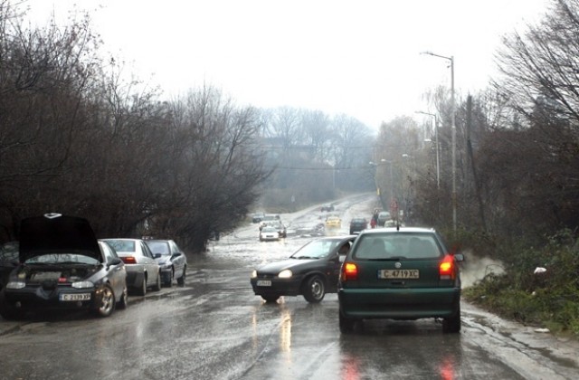 От днес глобяват шофьори, неподготвени за зимата