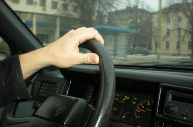Добре оборудвани автомобили и внимателно шофиране през зимата препоръчват автоинструкторите