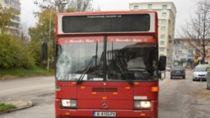 Автобус блъсна неправилно пресичащ пешеходец