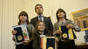 Цецка Цачева посреща Крисия Хасан и Ибрахим в Парламента