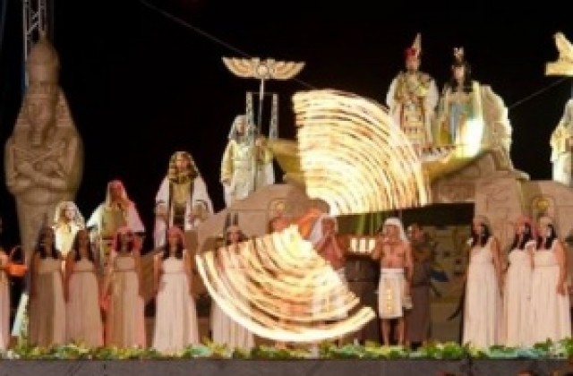 Истинска камила излиза на сцената в спектакъл на русенската опера