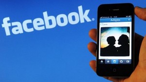 Facebook разработва конкурент на LinkedIn