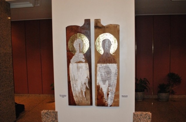 Огнян Балканджиев подреди изложба в Доходното здание