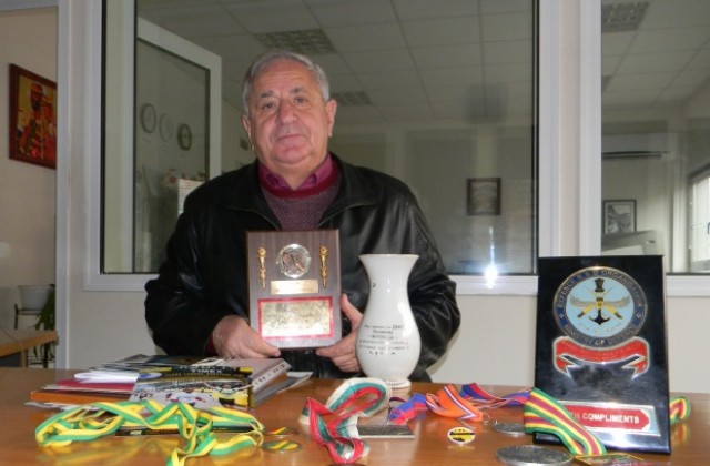 Медали от състезания и десетки грамоти колекционира търновски учен