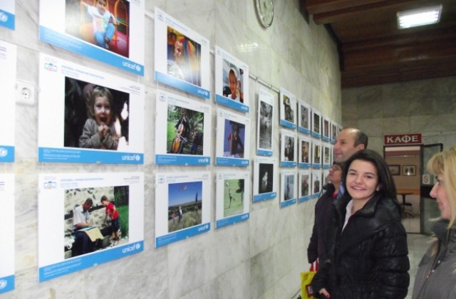Фотоизложба на УНИЦЕФ гостува в Свищов