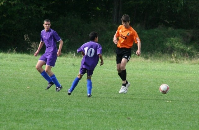 Лошото време отложи старта на ученическите игри по футбол