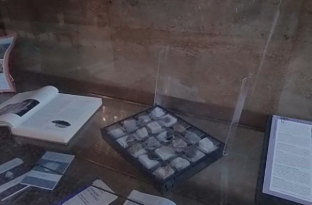 Изложба „Кристалите в науката и живота“