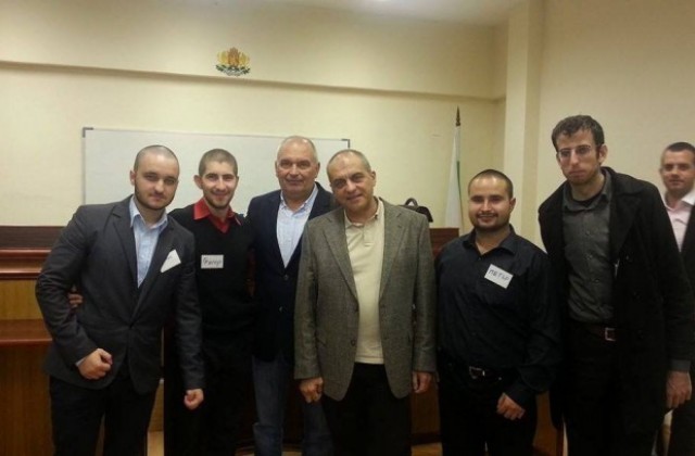 Студенти от ВТУ с трето място в национално състезание за решаване на правни казуси