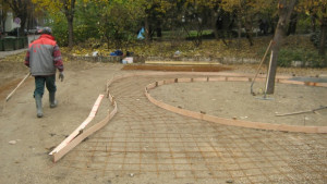 Започна изграждането на модерна детска площадка в парк Марно поле