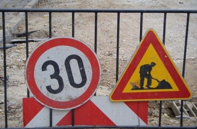 Продължава изкърпването на улиците във В. Търново