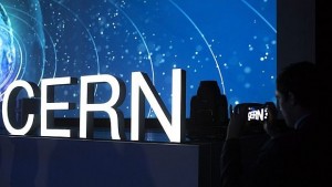 Учени от ЦЕРН откриха две нови частици в семейството на