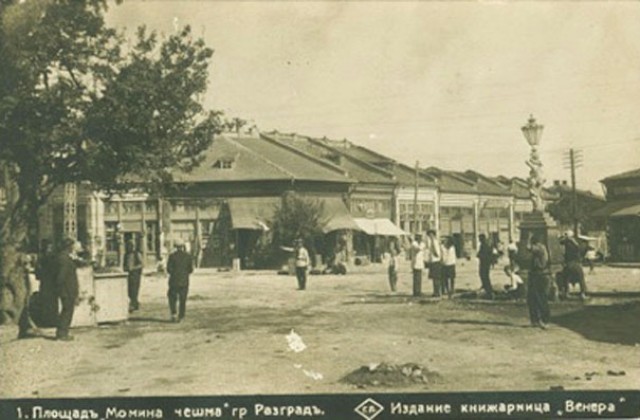 Връщат фенера на момата от чешмата