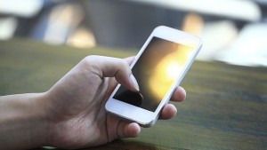 В близко бъдеще ще зареждаме смартфоните с бактерии от тоалетната