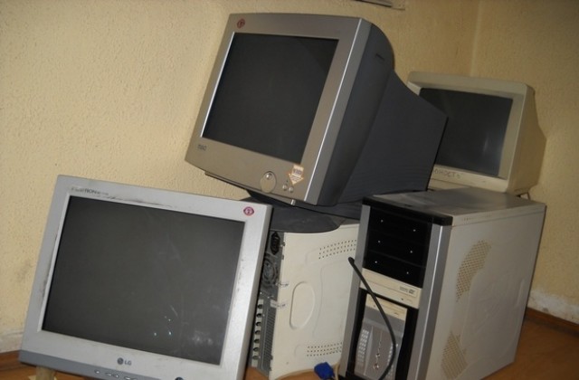 Неизвестен открадна 7 компютъра от магазин