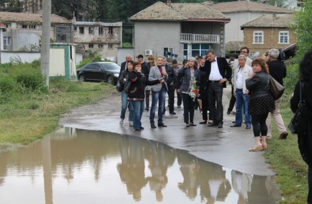 Наводнено е село Априлово, има евакуирани хора