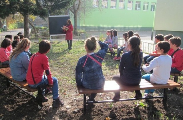 В „Добри Чинтулов” учат в класна стая на открито