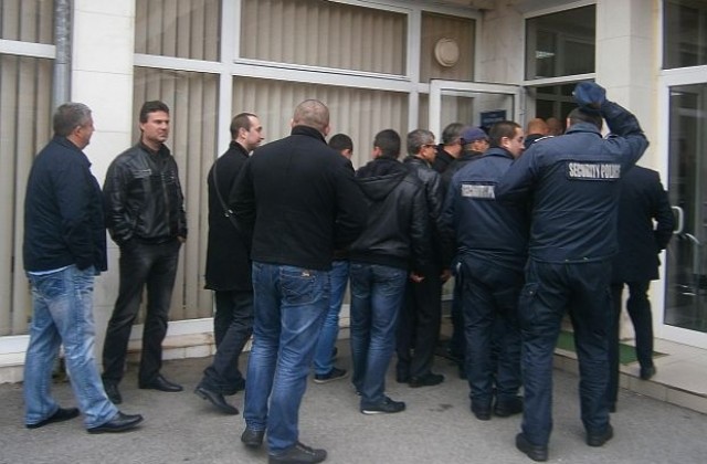 Полицаи учат Закона за МВР след случая Плевнелиев