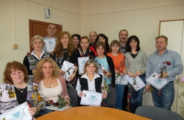 Отличиха служители на НАП за празника на приходната администрация