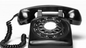 Телефонни измамници взеха 2 500 лв от 72 годишна жена