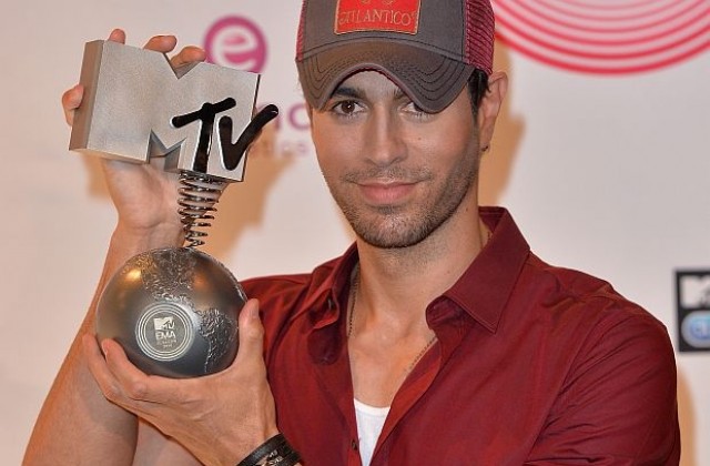 Енрике Иглесиас спечели три награди Грами за латино музика