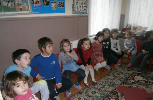 Деца от ОДЗ Славейче и ученици от ПМГ отново заедно с екологичен проект