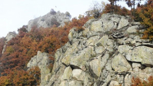 Разкъсана облачност на места и слънце