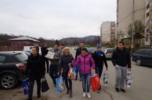 МГЕРБ - Кюстендил направи дарение на децата от Център Сияние