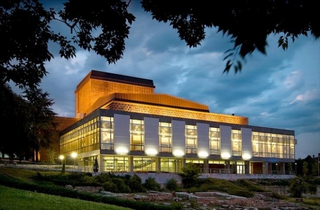 „Големият човек на Операта