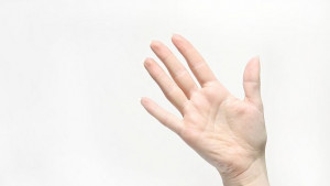 Учен разработва възобновяваща се бионична ръка