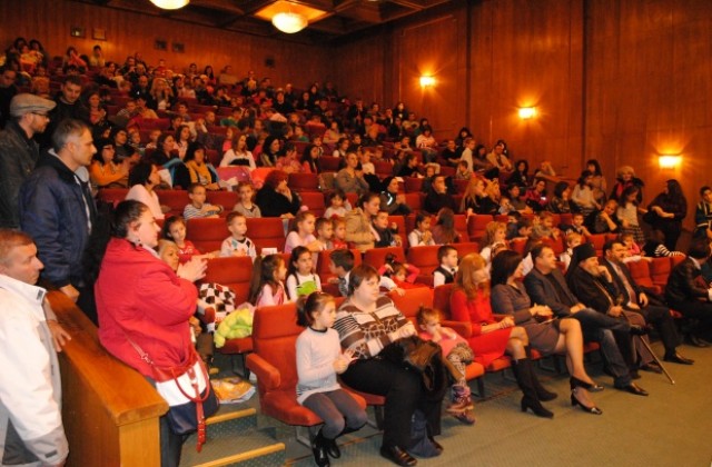 Даниел Панов приветства стотици деца в Деня на християнското семейство