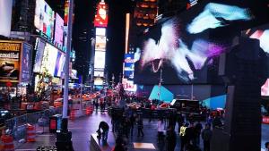 Google наема гигантски билборд на Таймс Скуер