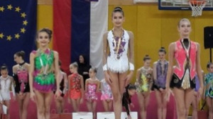 Вая Драганова с купа и 3 медала от силен турнир