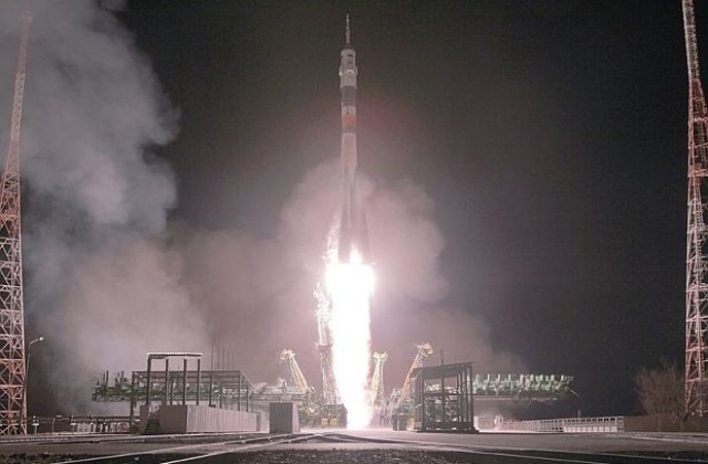 Руският космически кораб Союз се скачи с МКС