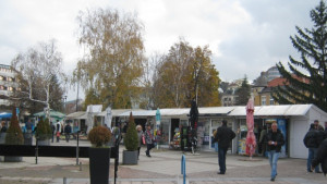 Собствениците на павилионите в Дупница с подписка срещу премахването на