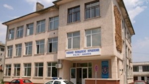 Непълнолетен без книжка се преобърна в нива