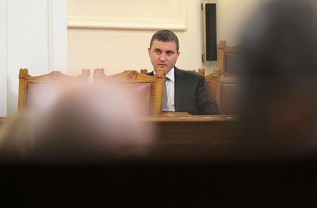 Владислав Горанов отказа да поеме ангажимент за минималната заплата засега