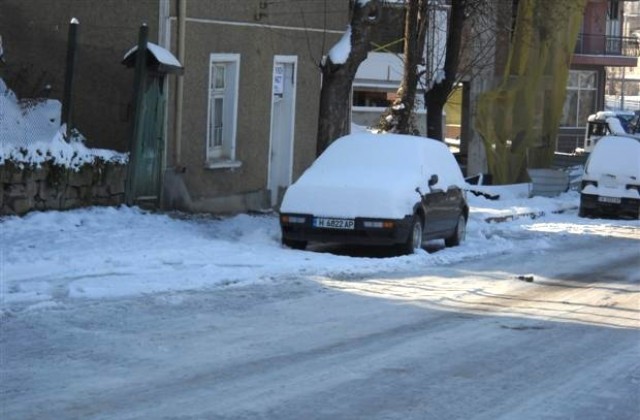 При нужда от качествено почистване на улици през зимата ще репатрират паркирани автомобили