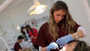 Преглеждат безплатно за рак на устната кухина