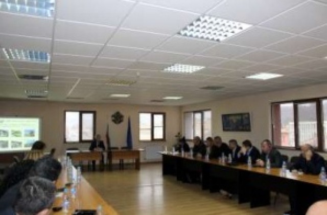 Представители на 23 общини от Косово обсъждаха ролята на местната власт в Трявна
