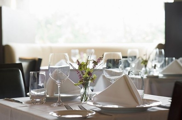 Данъчни наблюдават под прикритие ресторанти и барове за студентския празник