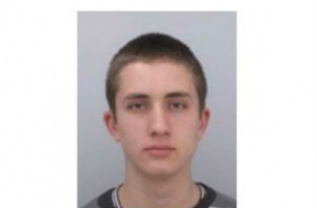 Полицията издирва 22-годишния Емил Попов