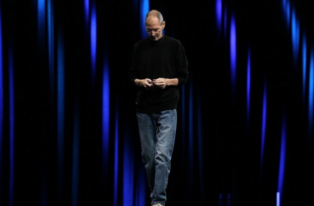„Юнивърсъл пикчърс” ще екранизира биографията на Стив Джобс